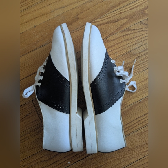 Coasters Casual Black and White Women's Shoes - Picture 4 of 10